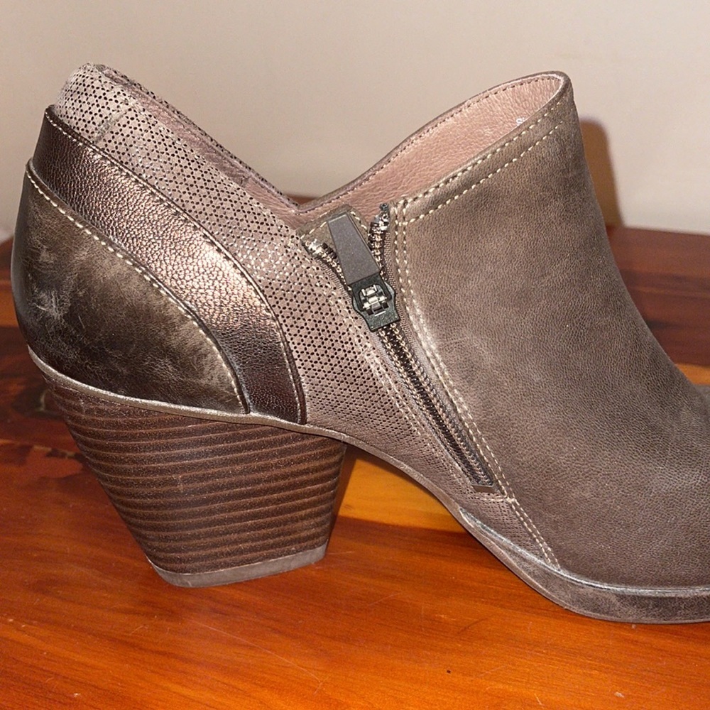 Dansko Marsha Ankle Boot. Rugged Look, With Coppe… - image 6
